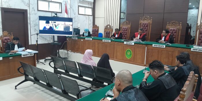 Sidang kasus dugaan korupsi penyalahgunaan dana pendidikan di SMK Negeri Kundur di Pengadilan Tipikor Tanjungpinang dengan agenda pembacaan tuntutan dari JPU. Foto: Rindu Sianipar