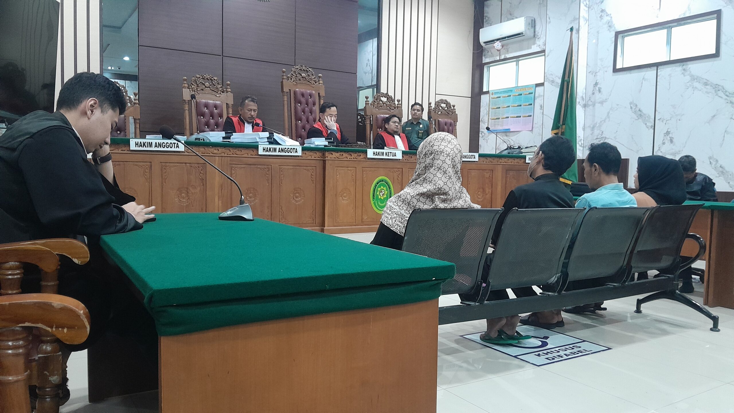 Persidangan kasus korupsi pengelolaan dana hibah tahun anggaran 2024 di KPU Karimun. Foto: Rindu Sianipar