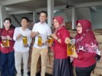 20260717_095112 Kepala Disdagin Tanjungpinang, Riany saat meninjau gudang milik distributor resmi MinyaKita di Tanjungpinang. Foto: Rindu Sianipar