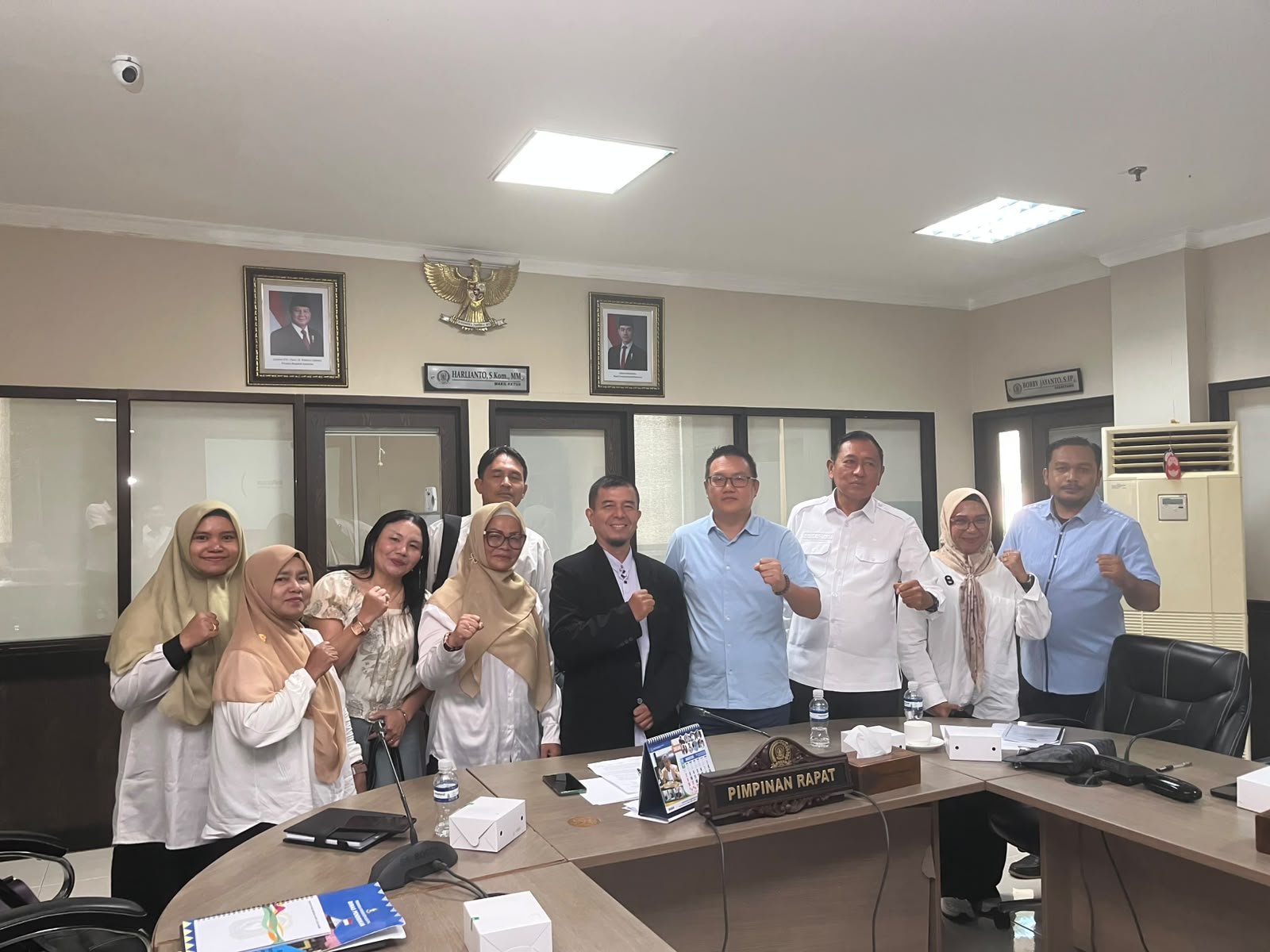 Sejumlah Guru ASN PPPK dengan Komisi IV DPRD Kepri saat gelar audensi bersama. Foto: Ist