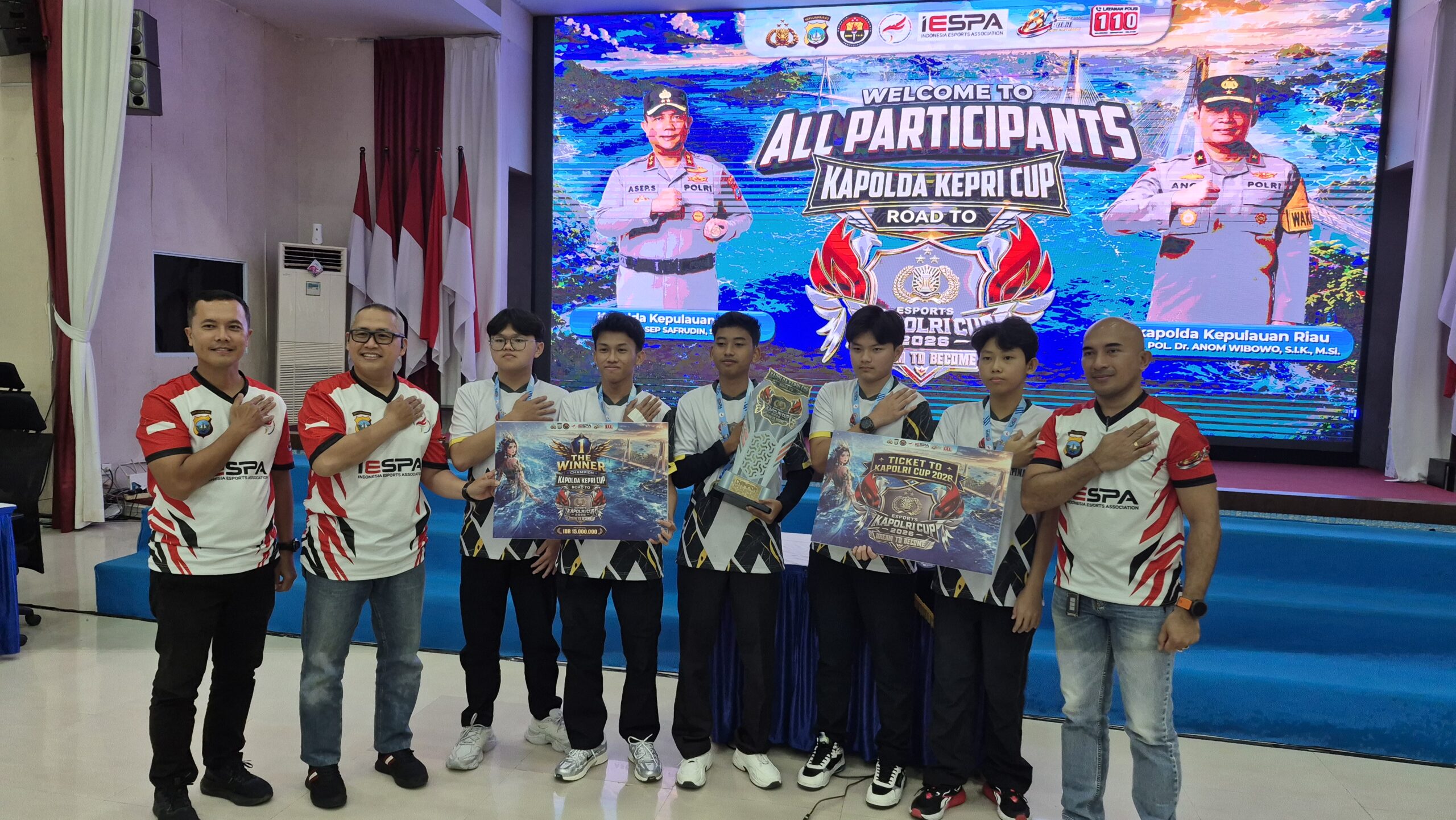Tim E-Sport Polresta Tanjungpinang berhasil meraih Juara I pada Turnamen Mobile Legends Kapolda Kepri Cup. Foto: Ist
