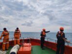 IMG-20260723-WA0019 Tim SAR saat melakukan pencarian terhadap seorang penumpang kapal yang diduga jatuh di perairan Bintan. Foto: Ist