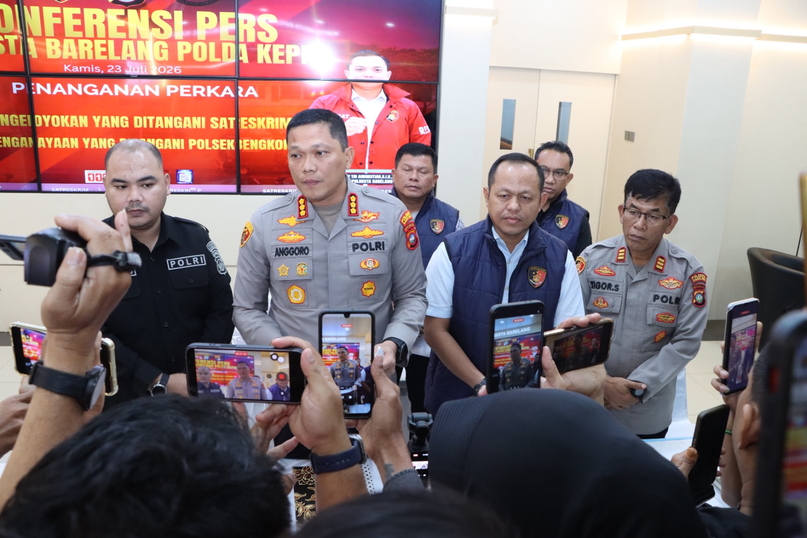 Kapolresta Barelang, Kombes Pol Anggoro Wicaksono memberikan keterangan kepada wartawan. Foto: Ist