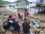 IMG-20260731-WA0004 Kegiatan gotong royong (Goro) di kawasan Pantai Teluk Kumbik, Desa Landak, Kecamatan Jemaja, Kabupaten Kepulauan Anambas, Jumat (31/7/2026). Foto: Ist