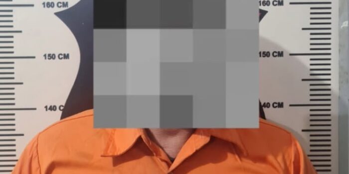 RP (45), tersangka kasus dugaan pencurian saat diamankan polisi. Foto: Dok Polsek Bengkong