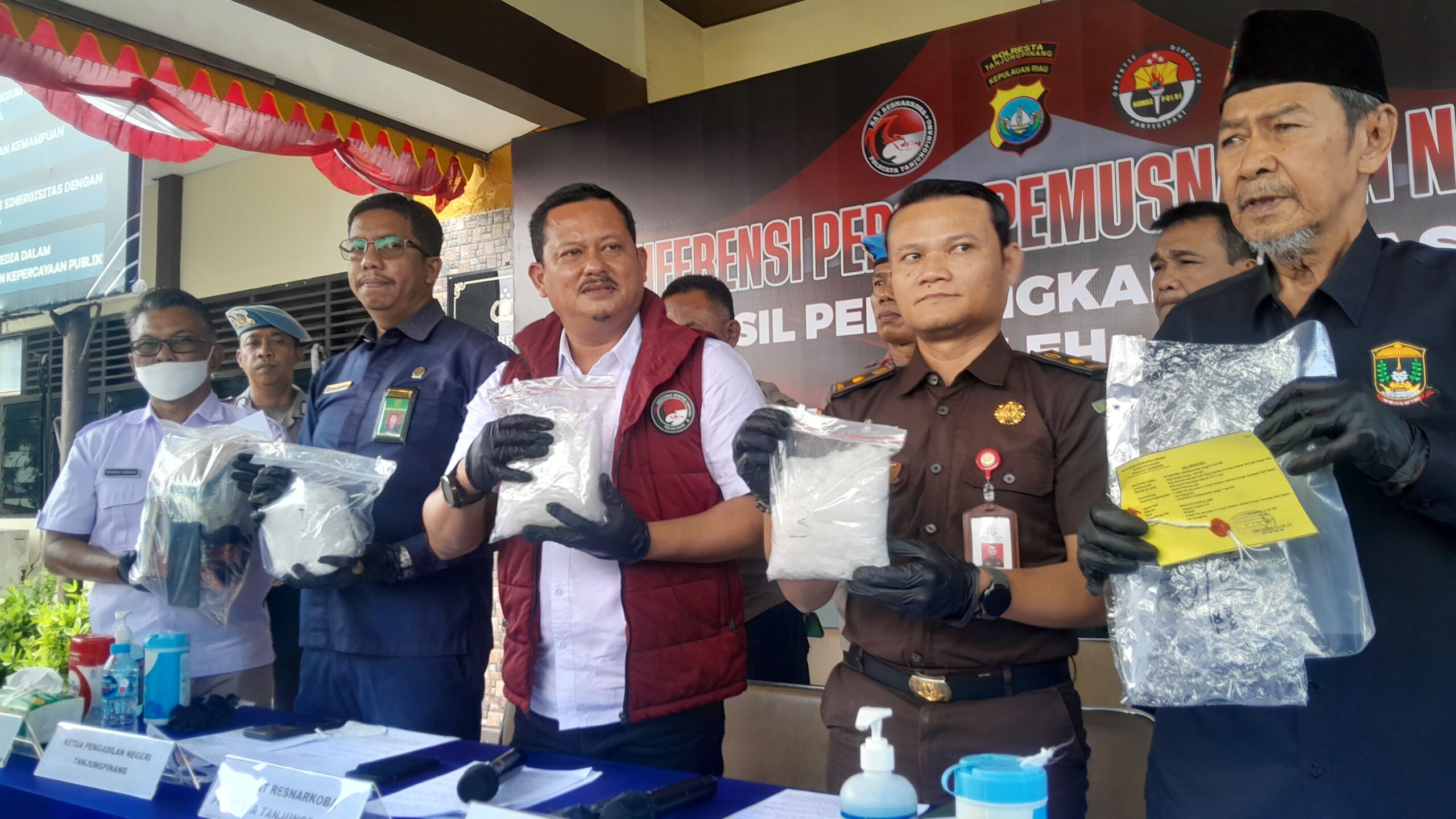 Konfrensi pers pengungkapan kasus sabu seberat 2,9 kilogram oleh Satresnarkoba Polresta Tanjungpinang. Foto: Rindu Sianipar