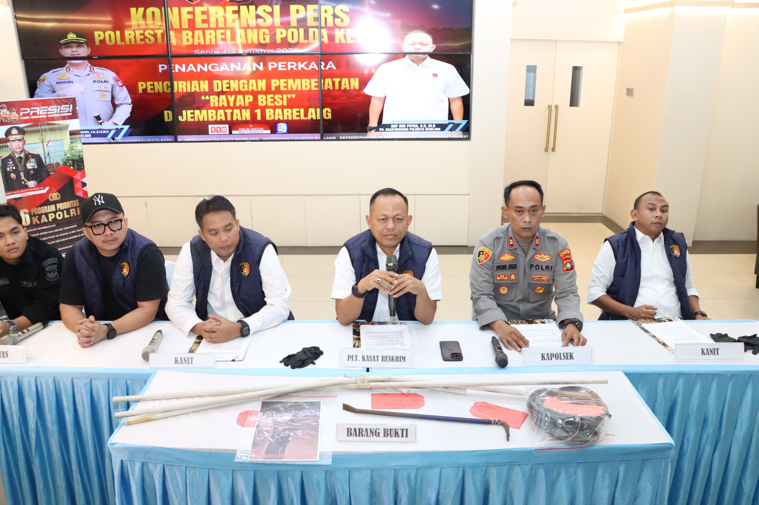 Konfrensi pers pengungkapan kasus pencurian fasilitas Jembatan I Barelang Batam. Foto: Ist