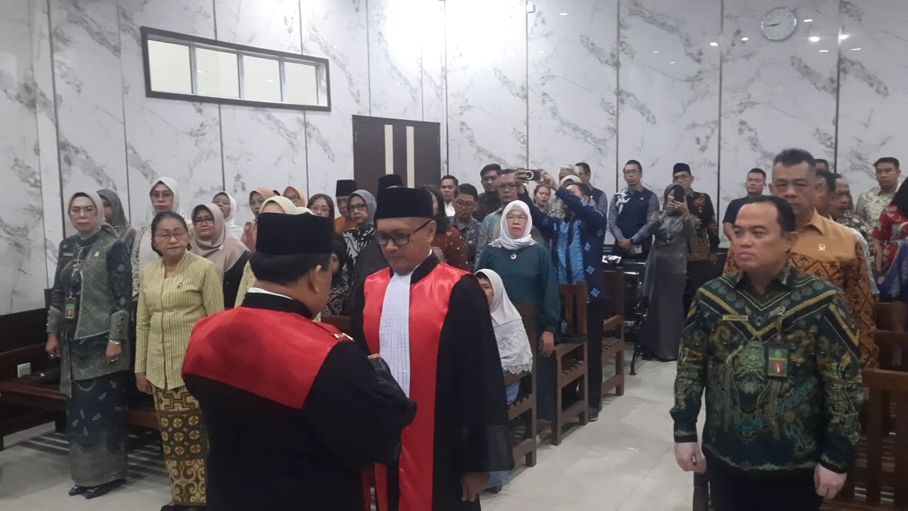 Prosesi pelantikan Muhammad Faizal sebagai Hakim Ad Hoc di Pengadilan Tipikor Tanjungpinang. Foto: Dok sinarsiber.com
