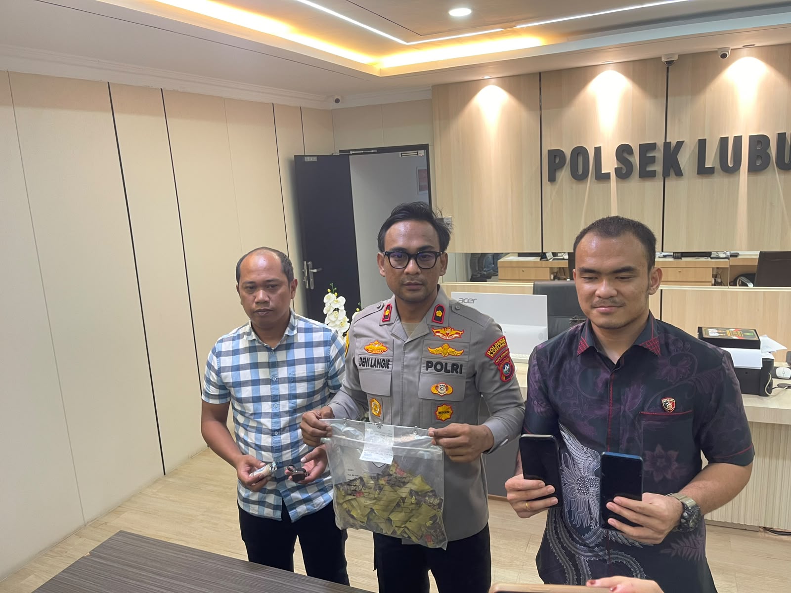 Konfrensi pers pengungkapan kasus narkotika oleh Polsek Lubuk Baja. Foto: Ist
