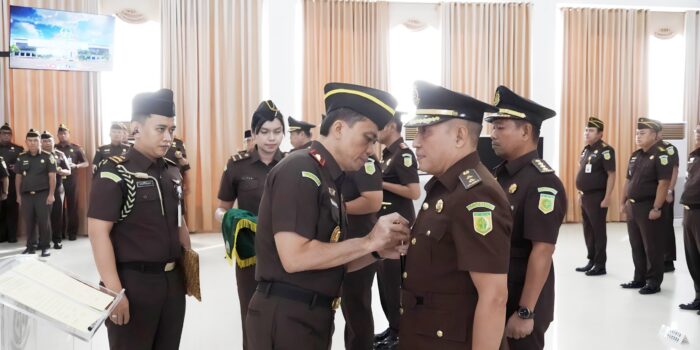 Pelantikan tiga pejabat Eselon III di lingkungan Kejati Kepri. Foto: Ist