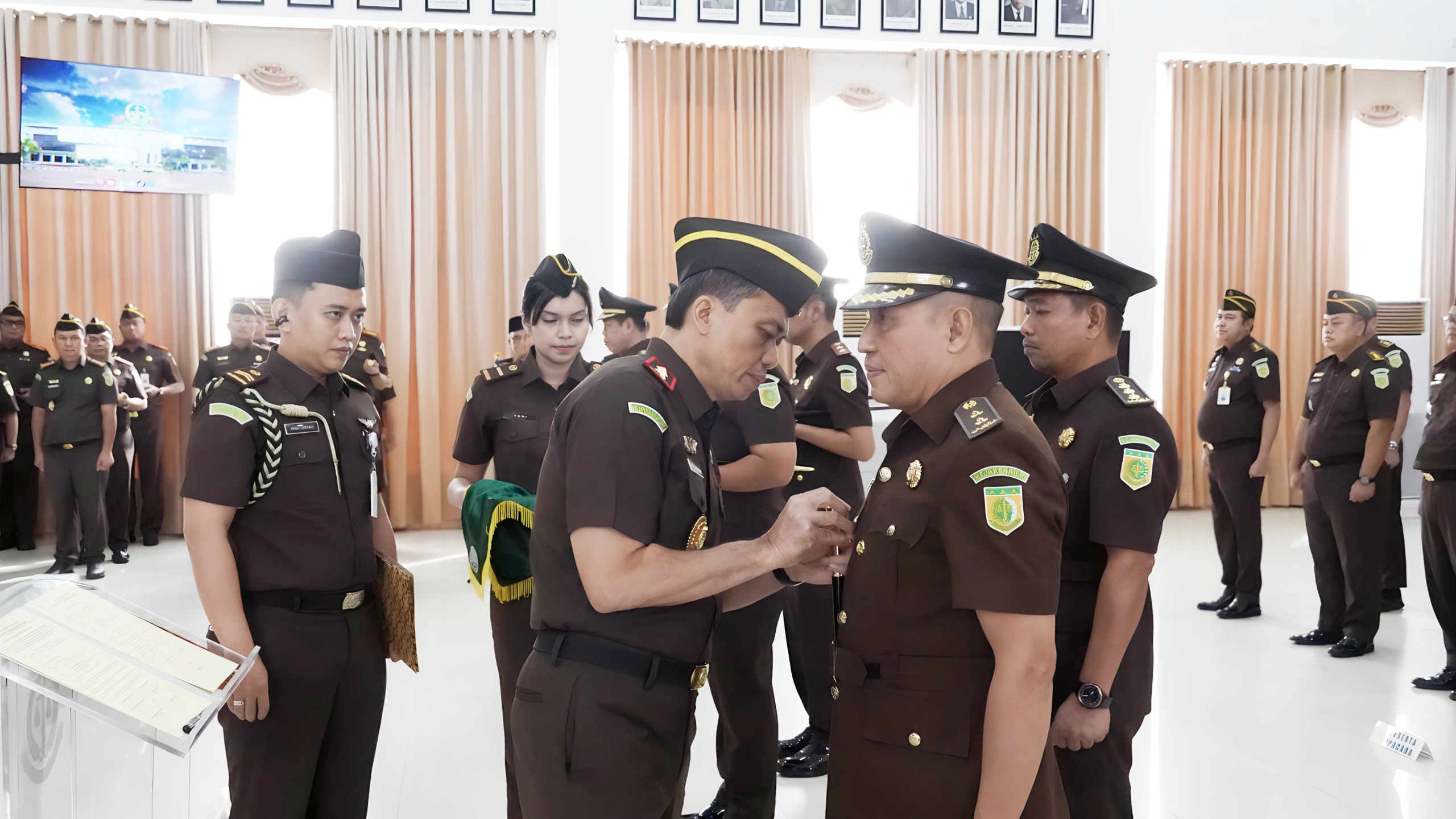 Pelantikan tiga pejabat Eselon III di lingkungan Kejati Kepri. Foto: Ist