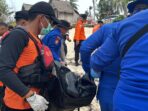 IMG-20260813-WA0158 Jenazah Sutiyo (49), seorang warga yang ditemukan meninggal di perairan Teluk Bakau, Kabupaten Bintan saat dievakuasi Tim SAR gabungan. Foto: Ist