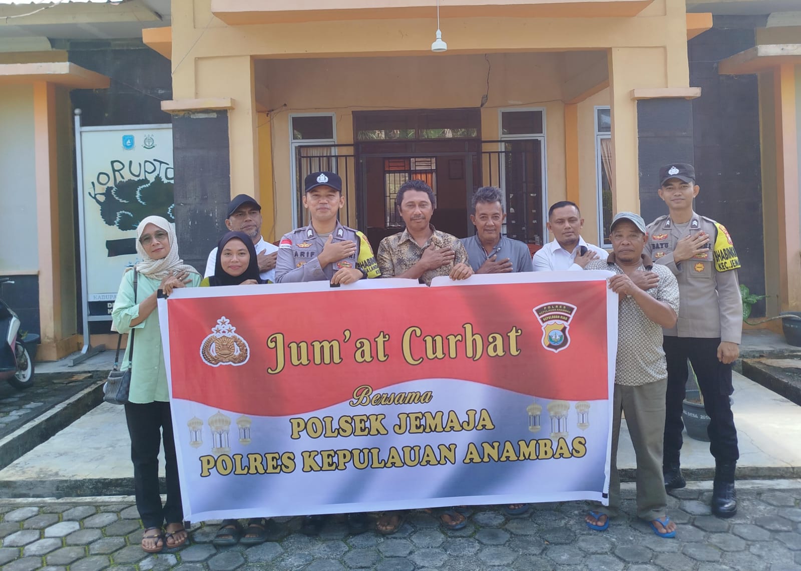 Kegiatan Jumat Curhat Kamtibmas Polsek Jemaja Polres Kepulauan Anambas bersama masyarakat Desa Landak, Kecamatan Jemaja, Jumat (14/08/2026). Foto: Ist