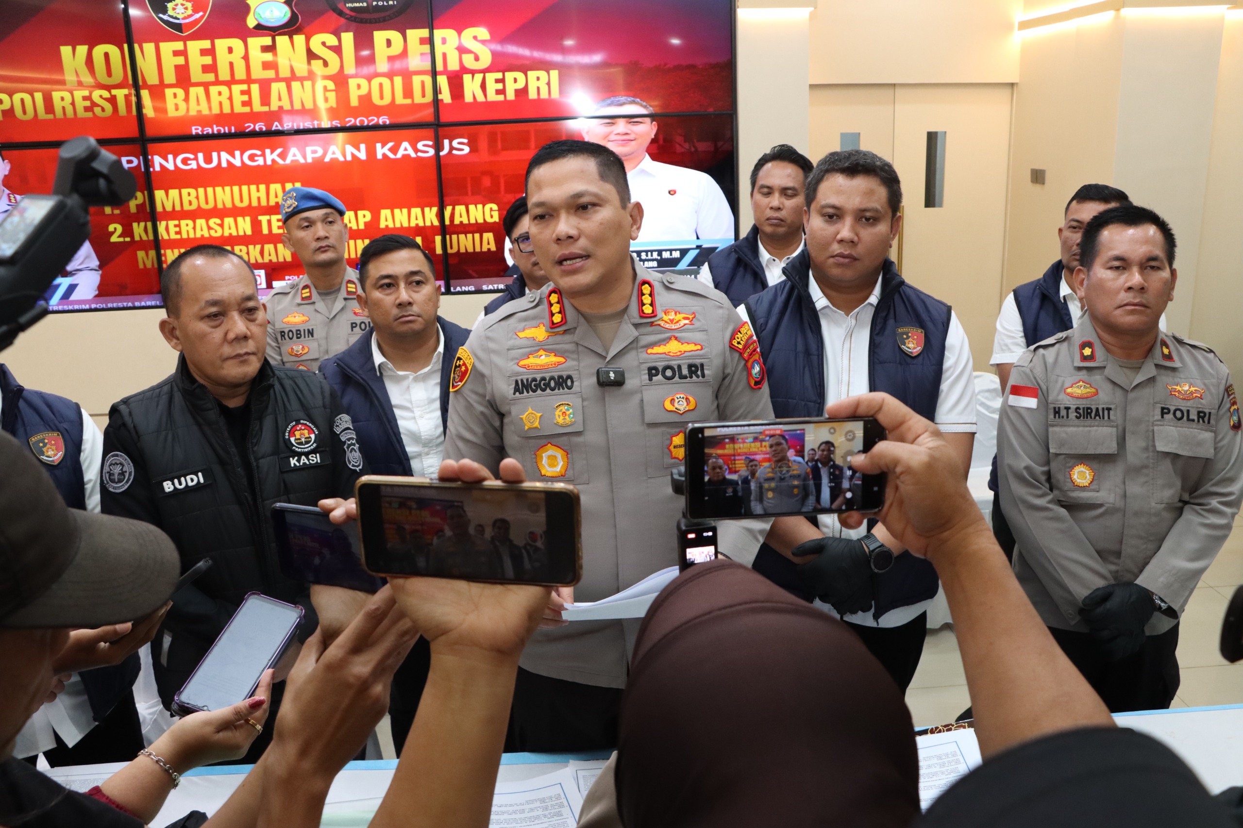 Kapolresta Barelang, Kombes Pol Anggoro Wicaksono memberikan keterangan kepada awak media. Foto: Ist